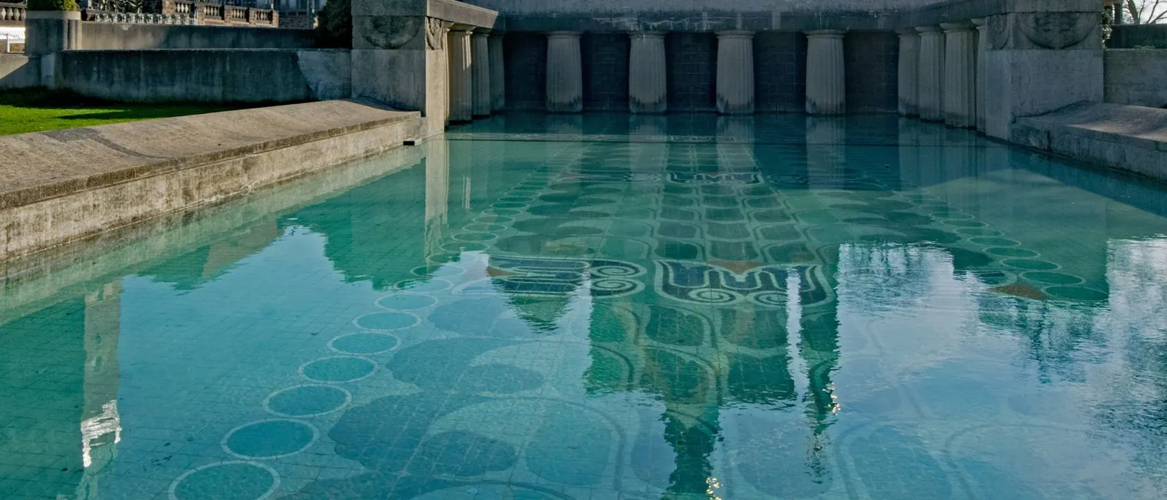 Wasserbecken im Platanenhain auf der Mathildenhöhe in Darmstadt